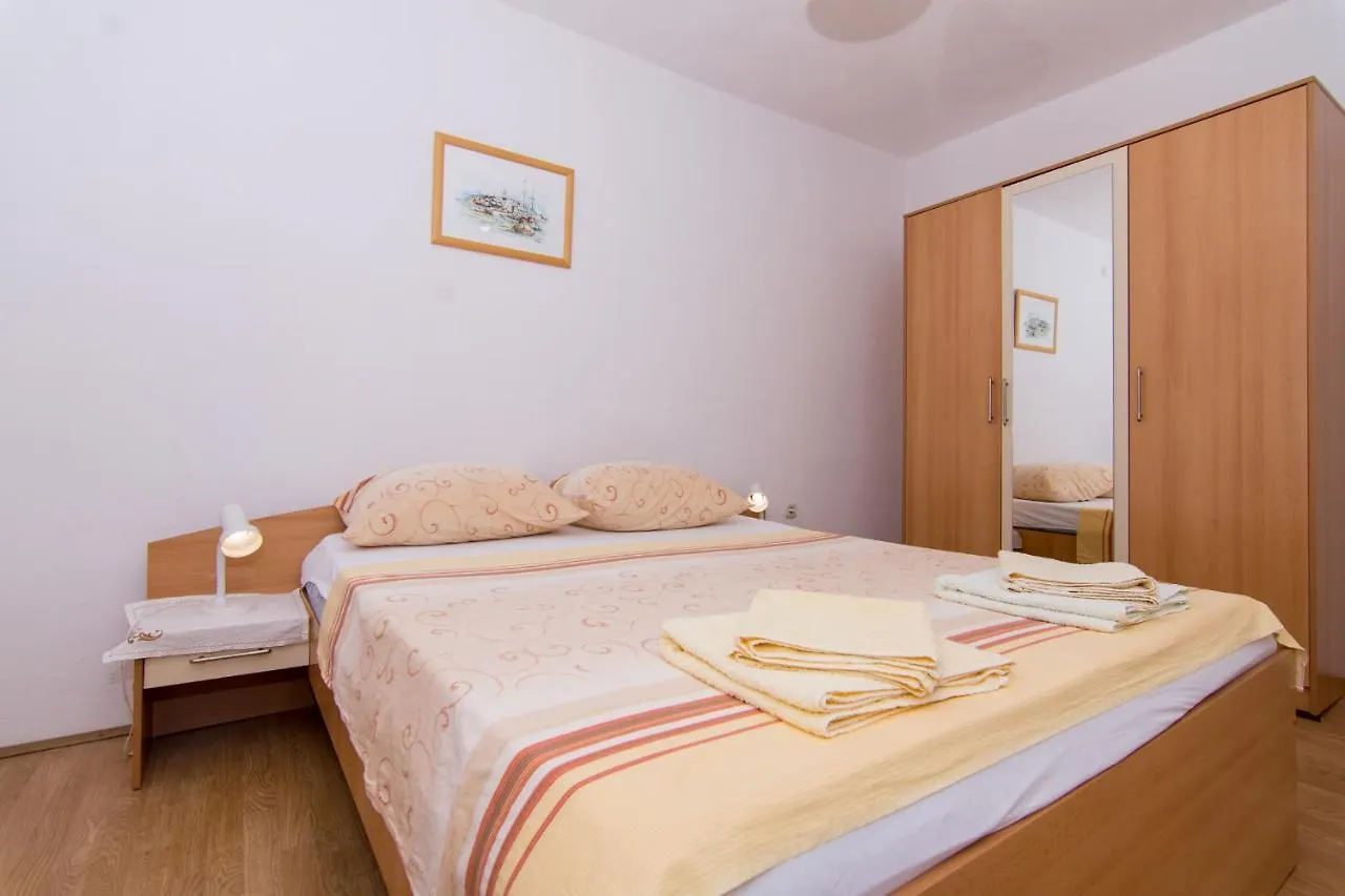 Holidays Apartments Slanada With Terrace And Sea View, Near The Beach & Town Trogir, Free Parking, Quiet Place On Peninsula Ciovo 0*, Trogir Chorwacja