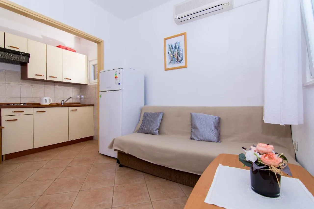 Holidays Apartments Slanada With Terrace And Sea View, Near The Beach & Town Trogir, Free Parking, Quiet Place On Peninsula Ciovo 0*, Trogir Chorwacja