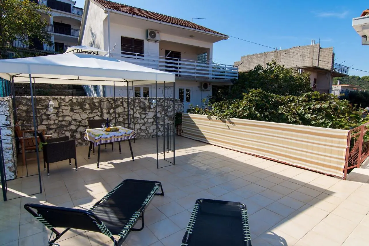 Holidays Apartments Slanada With Terrace And Sea View, Near The Beach & Town Trogir, Free Parking, Quiet Place On Peninsula Ciovo Chorwacja